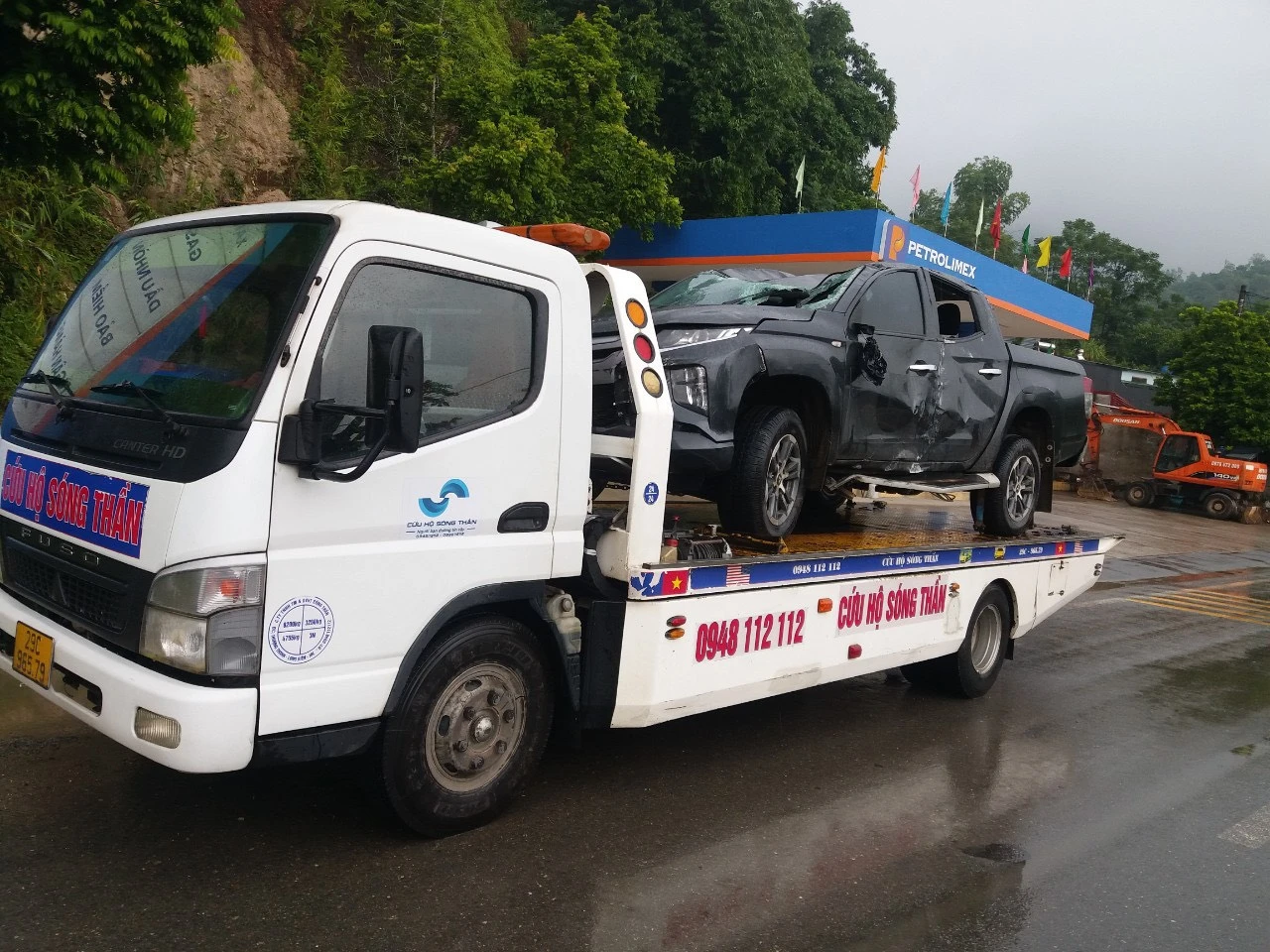 Địa chỉ chuyên cứu hộ xe hỏng, xe tai nạn ở Hà Nội | LH 0948.112.112